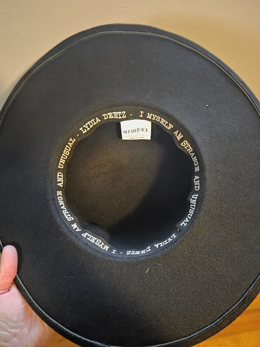 Hot Topic Black Wide-Brim Bowler-Style Felt Hat